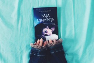 fata-dinainte-recenzie